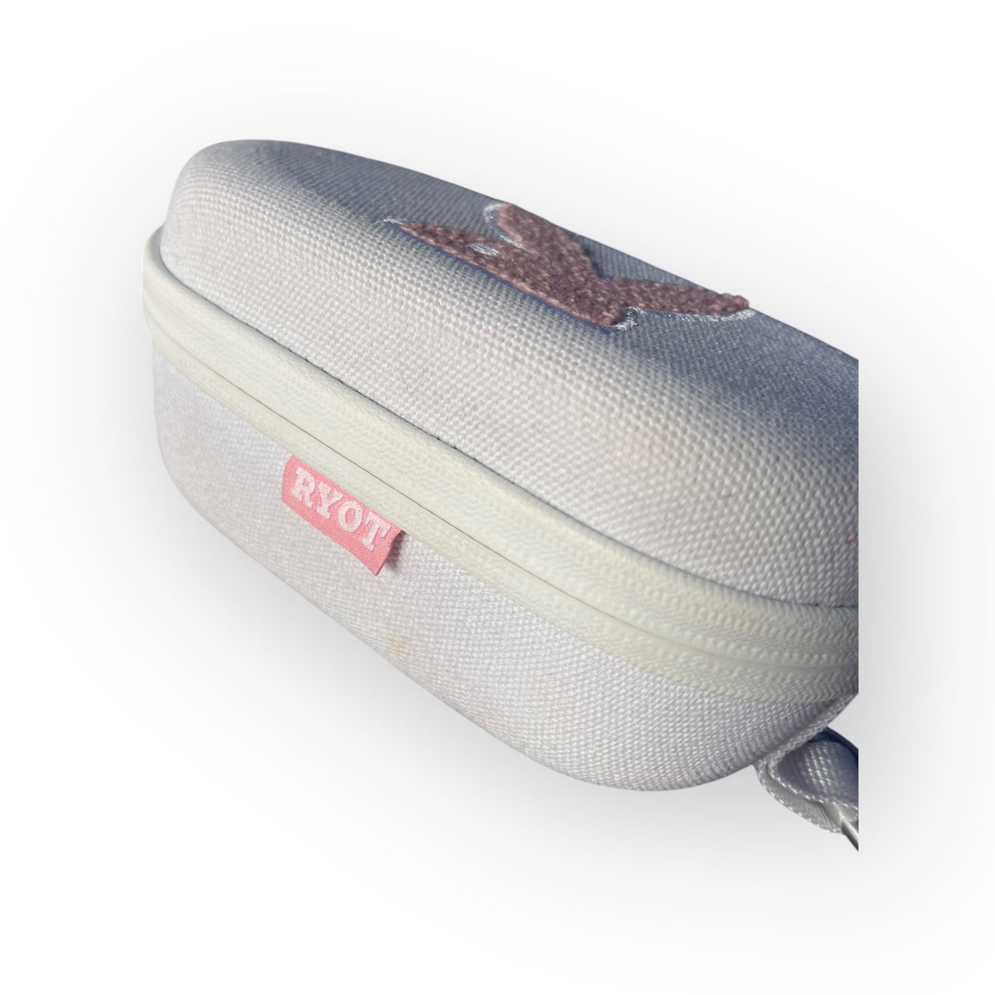 Estuche RYOT x Playboy – Porta Pipa Discreto con Interior Acolchado